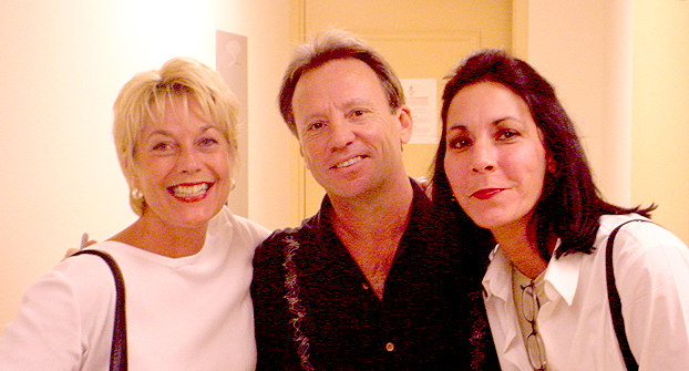 Dewey with Linda and Jeannie Knox 